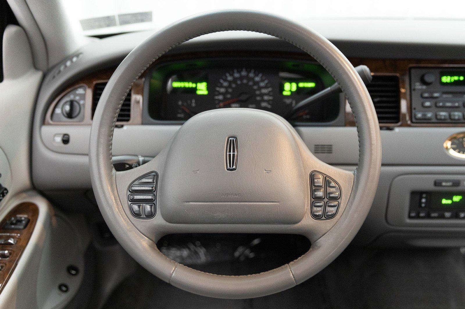 Lincoln Town Car 1999