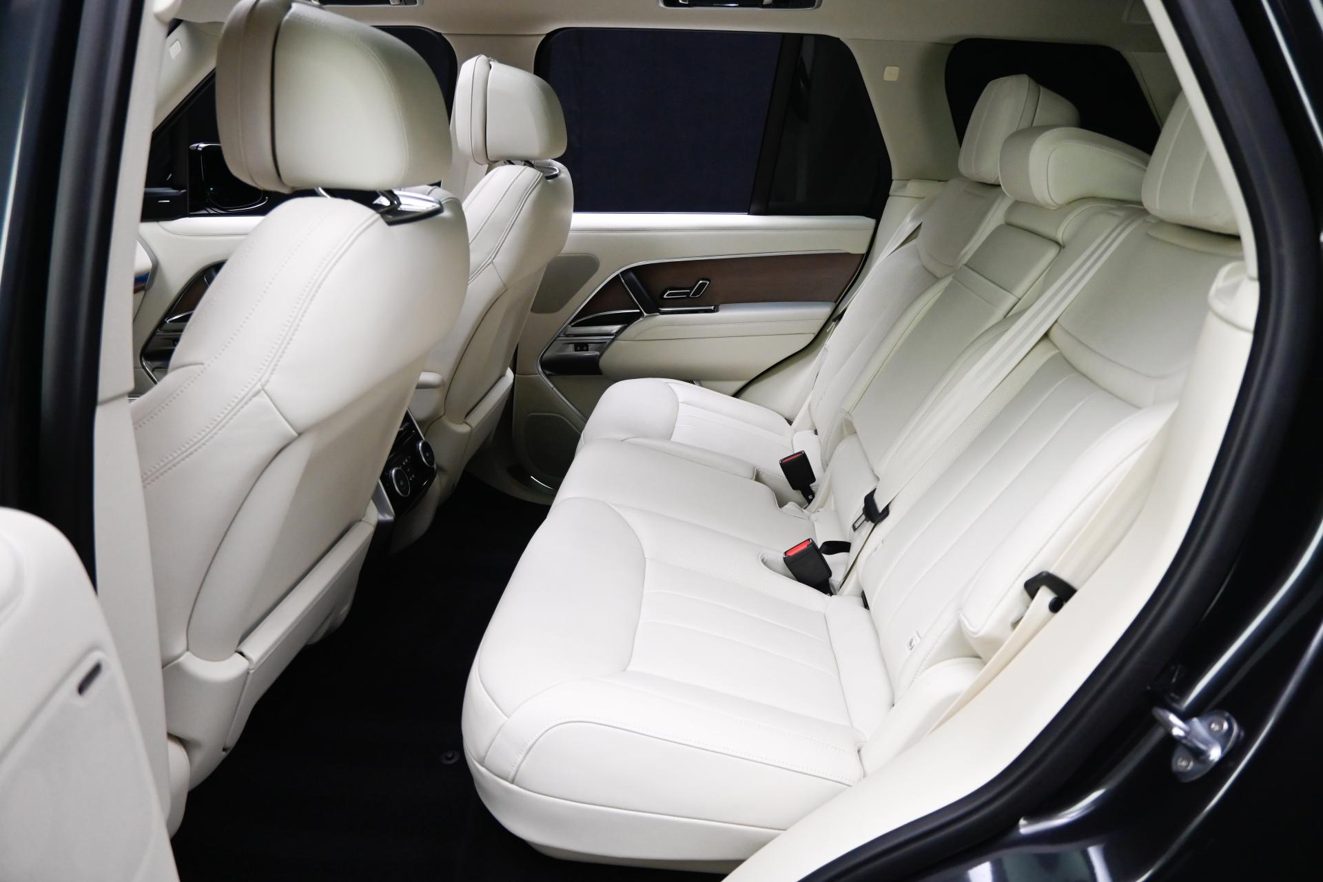 2023 Land Rover Range Rover SE photo 10