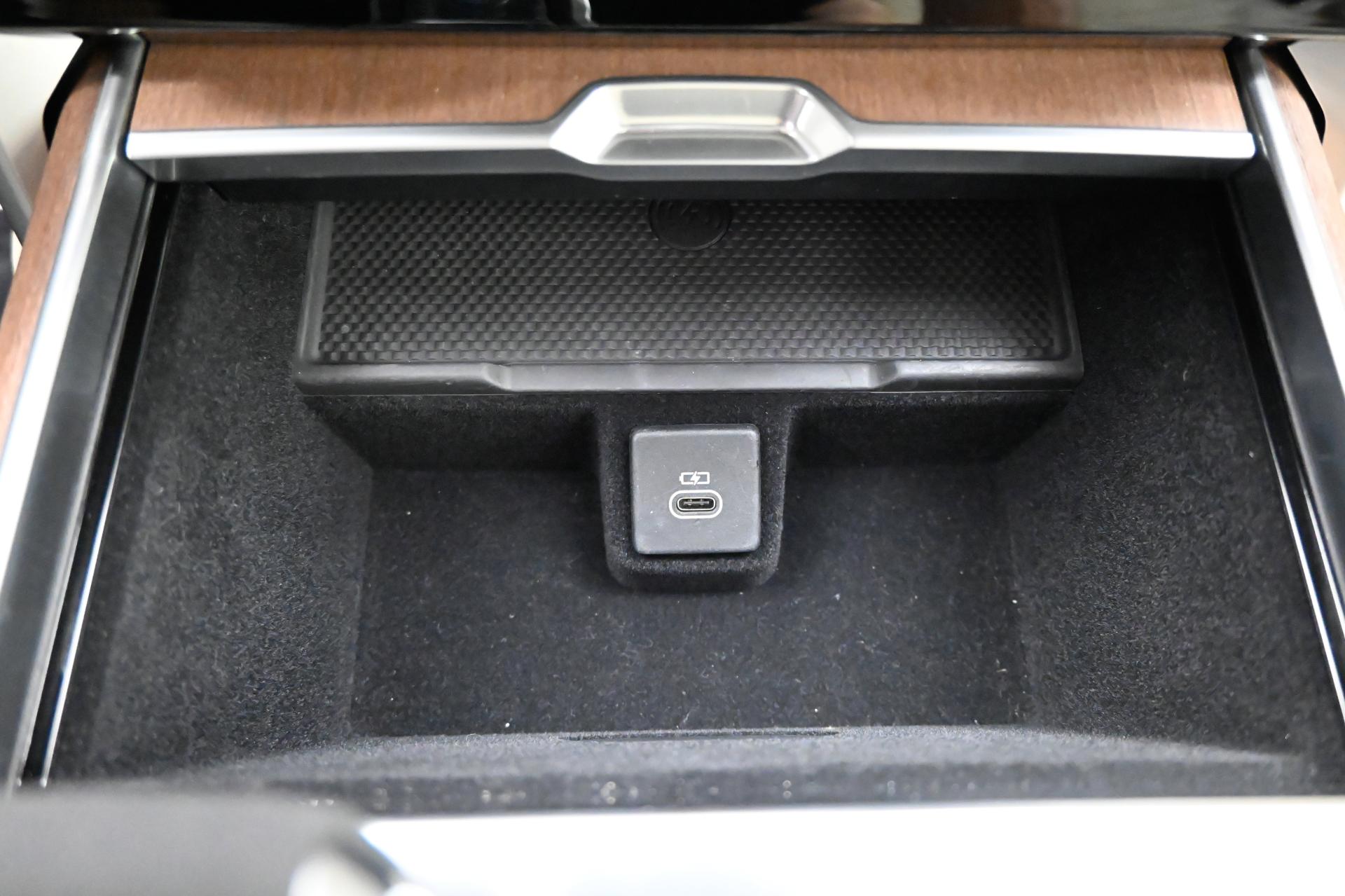 2023 Land Rover Range Rover SE photo 17
