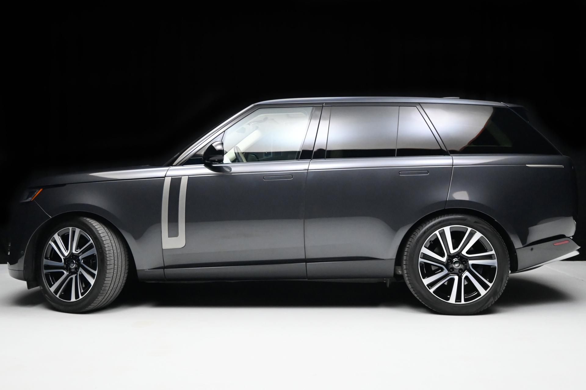 2023 Land Rover Range Rover SE photo 19
