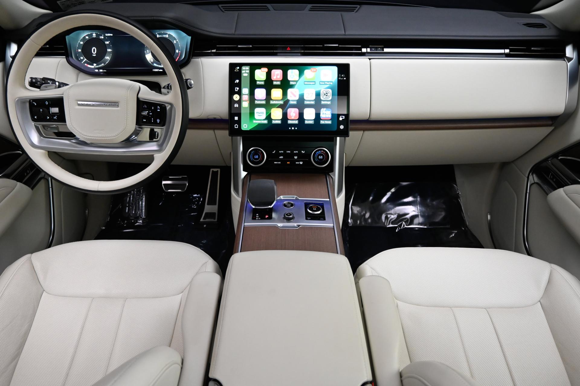 2023 Land Rover Range Rover SE photo 2
