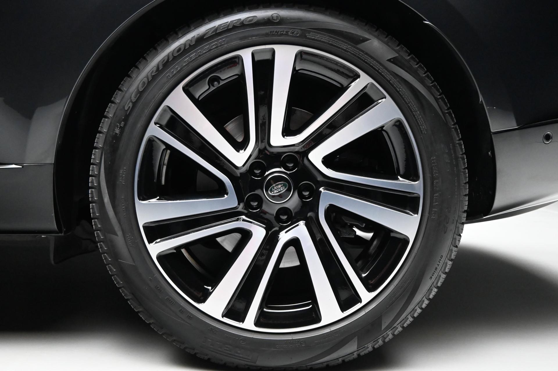 2023 Land Rover Range Rover SE photo 30
