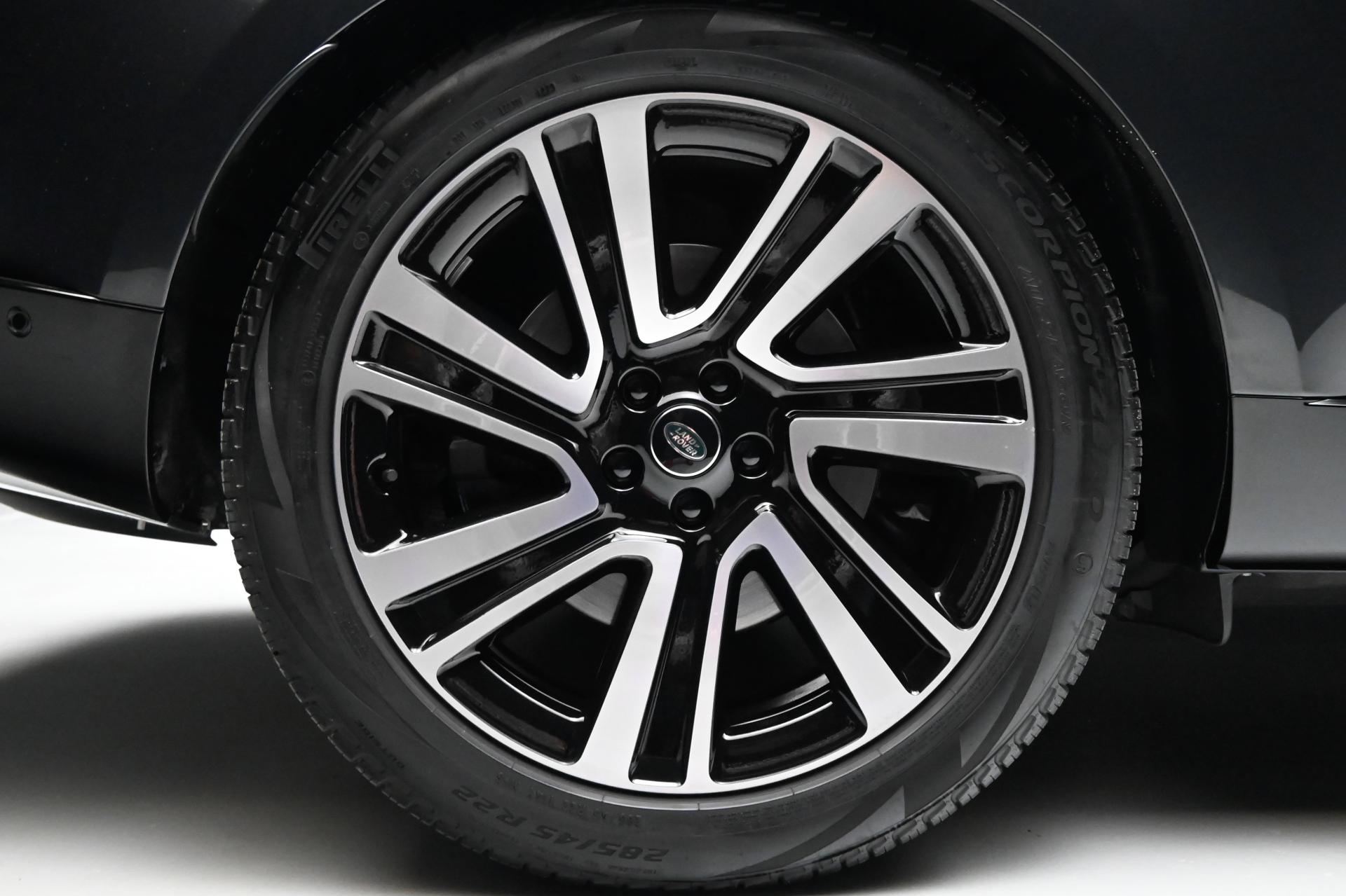 2023 Land Rover Range Rover SE photo 31