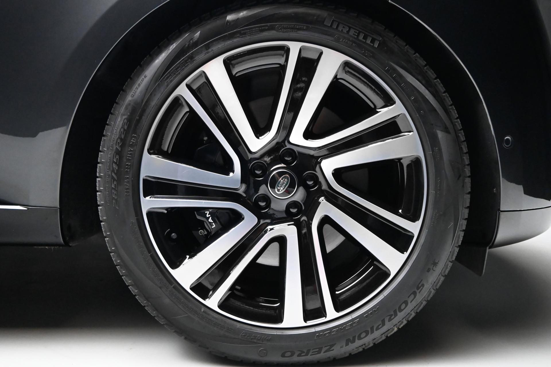 2023 Land Rover Range Rover SE photo 32