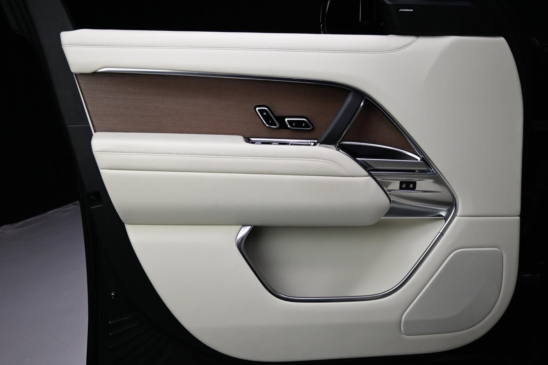 2023 Land Rover Range Rover SE photo 36