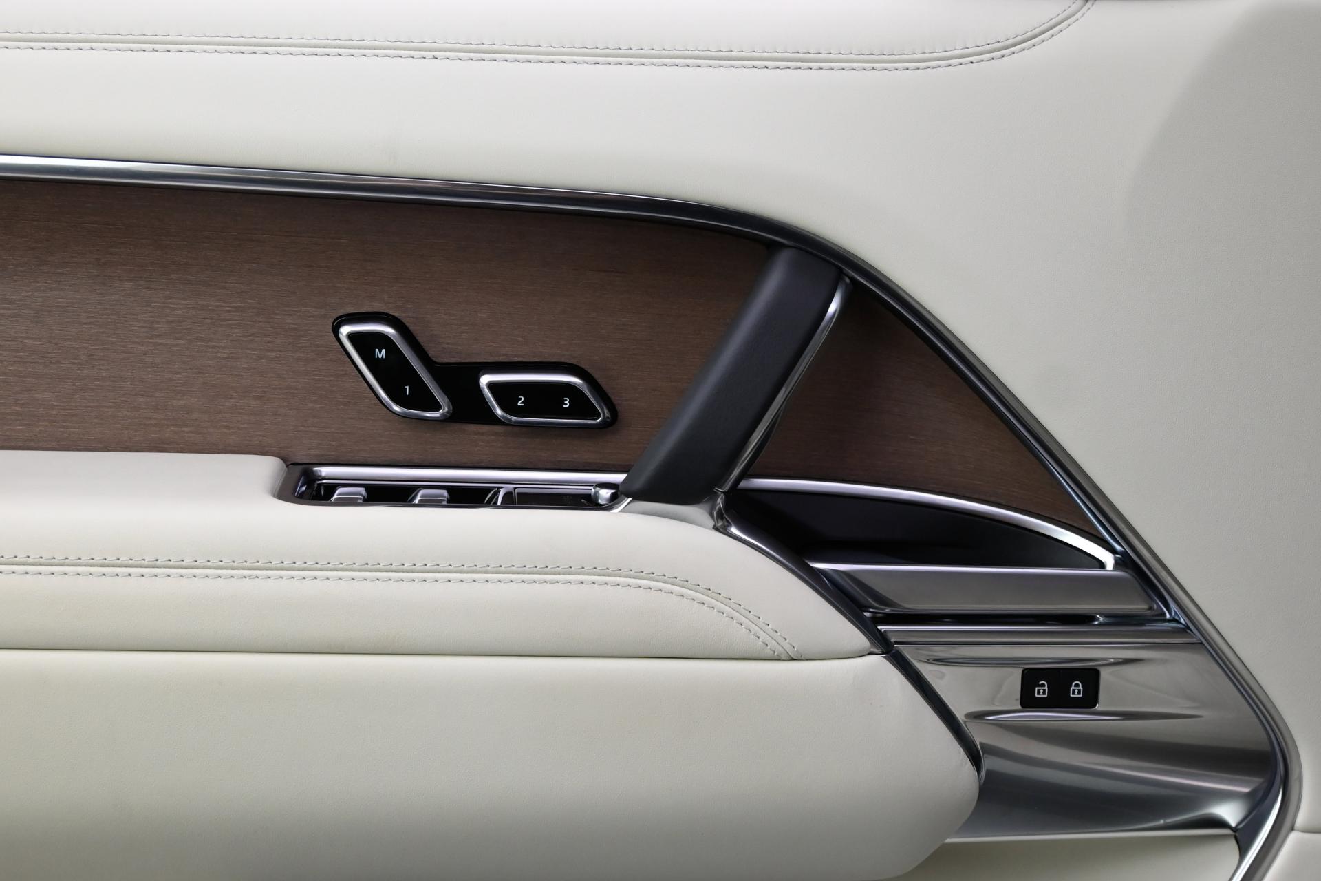 2023 Land Rover Range Rover SE photo 37