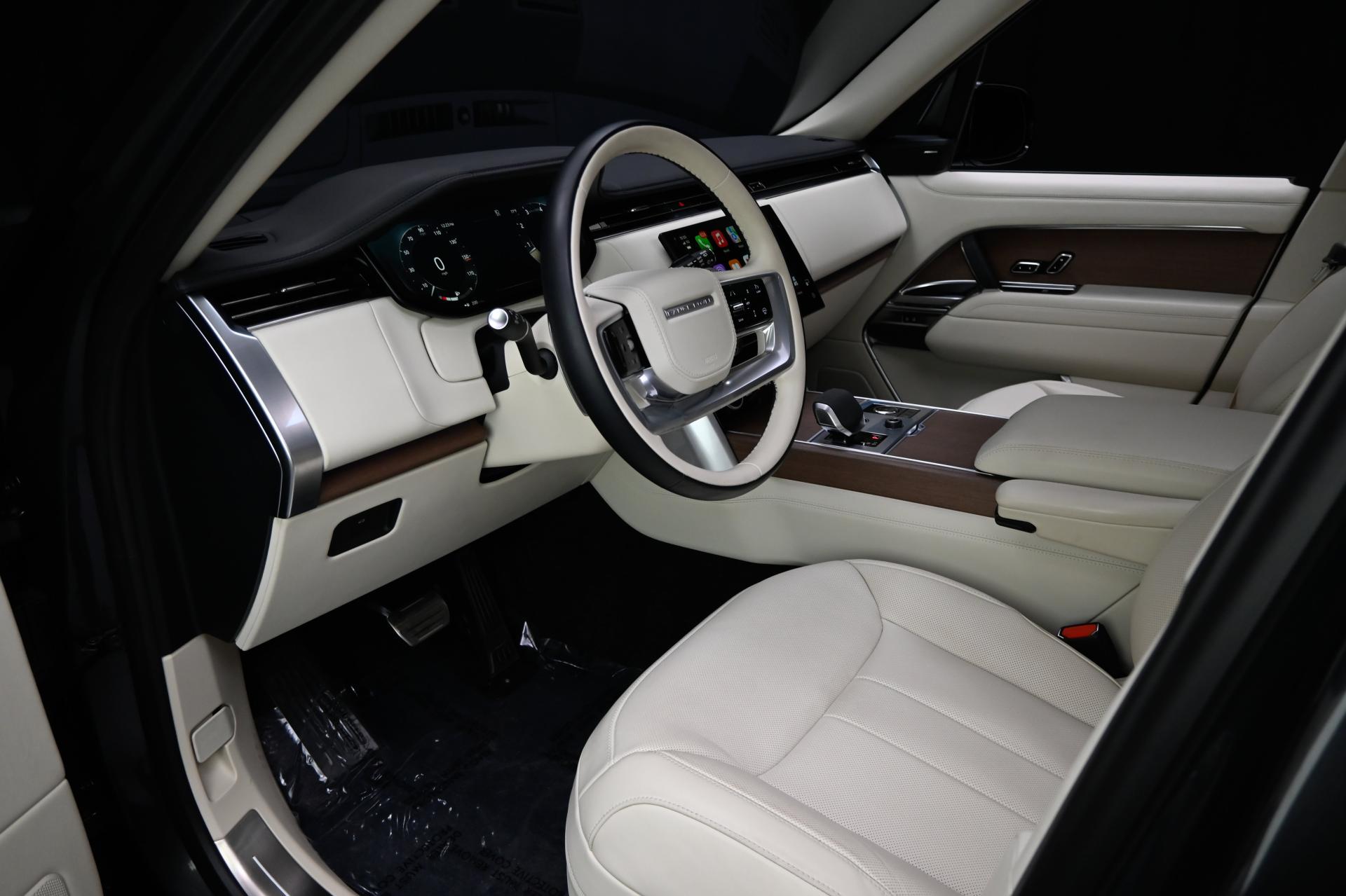 2023 Land Rover Range Rover SE photo 38