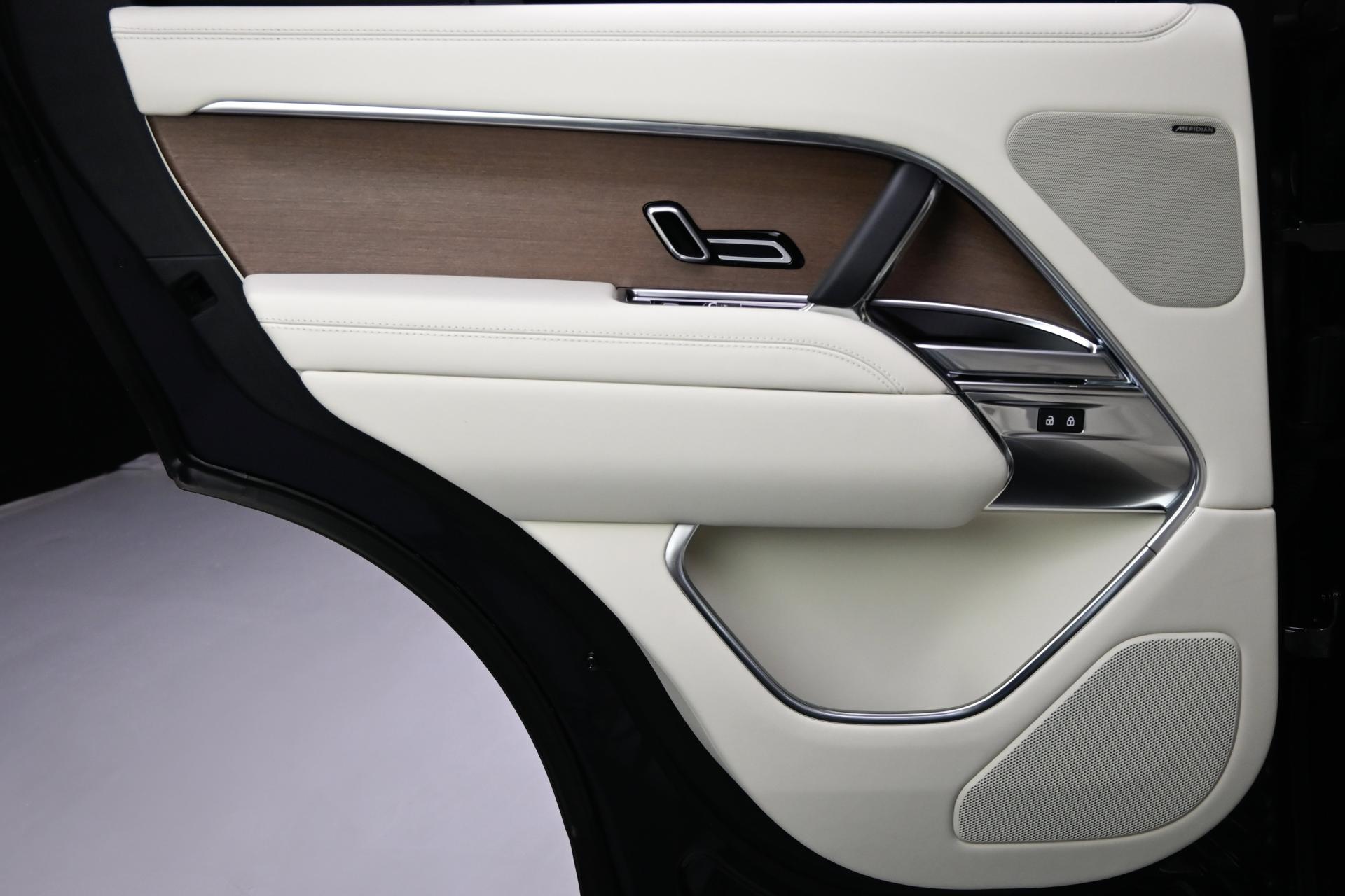 2023 Land Rover Range Rover SE photo 42