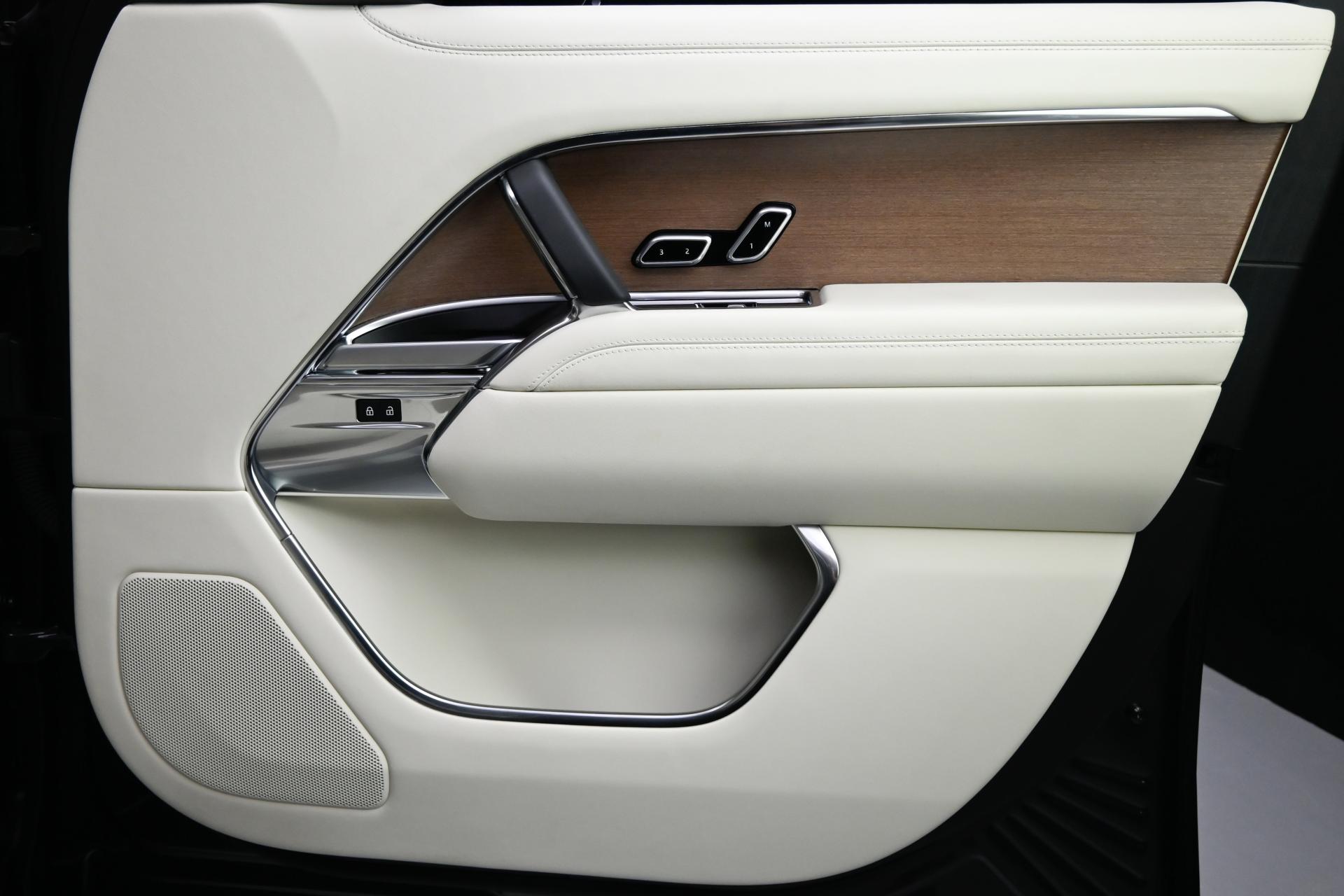 2023 Land Rover Range Rover SE photo 46