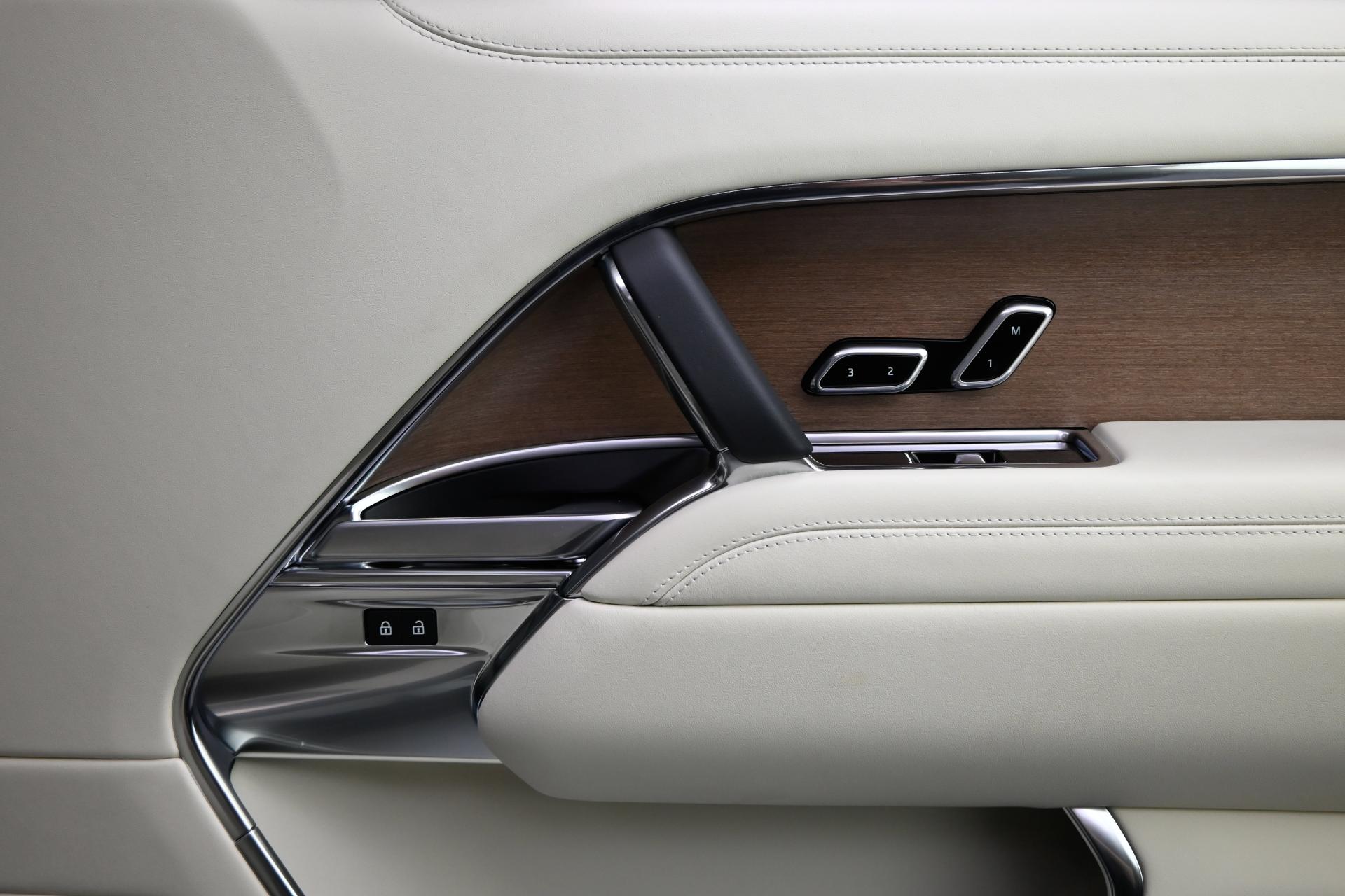 2023 Land Rover Range Rover SE photo 47