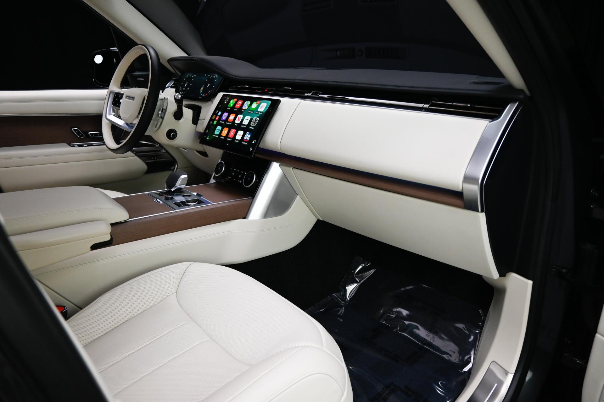 2023 Land Rover Range Rover SE photo 48