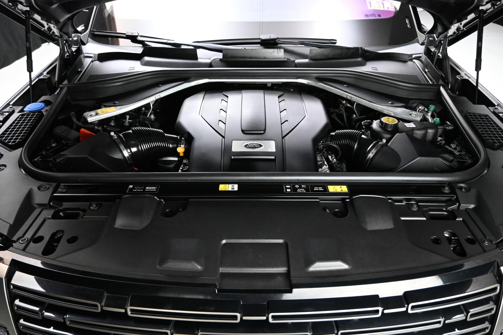 2023 Land Rover Range Rover SE photo 5