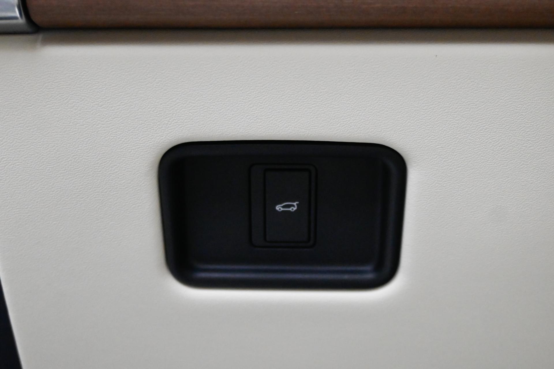 2023 Land Rover Range Rover SE photo 56