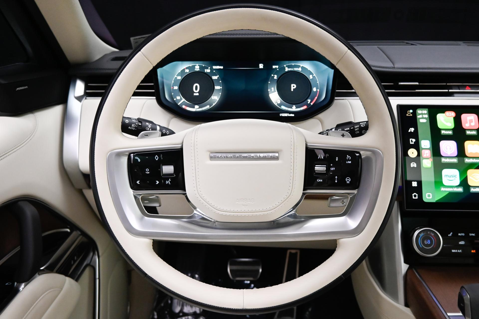 2023 Land Rover Range Rover SE photo 6