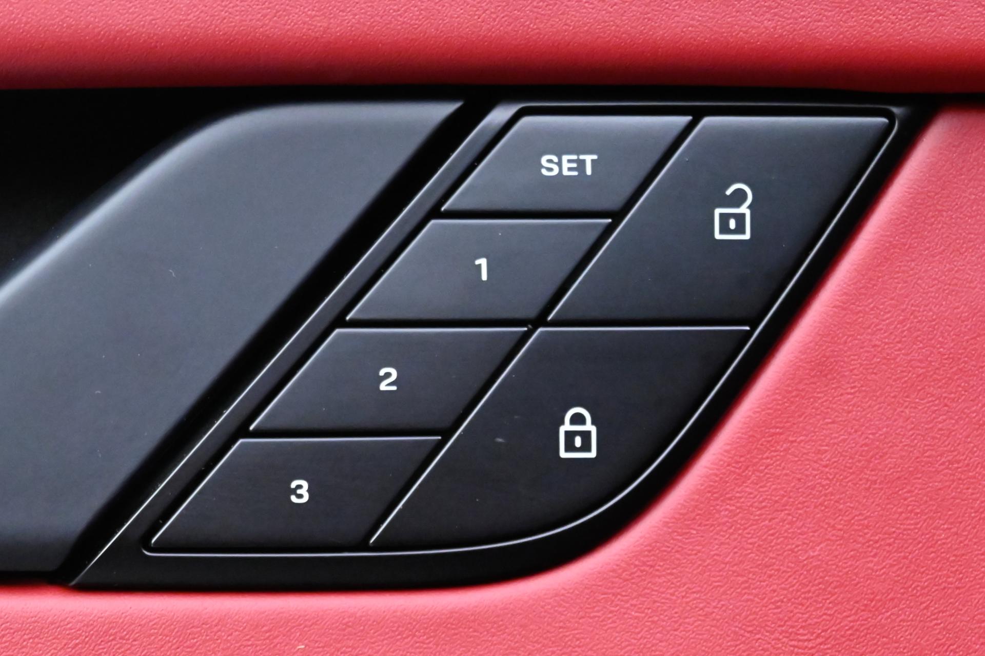 2022 Porsche 911 4 GTS photo 13