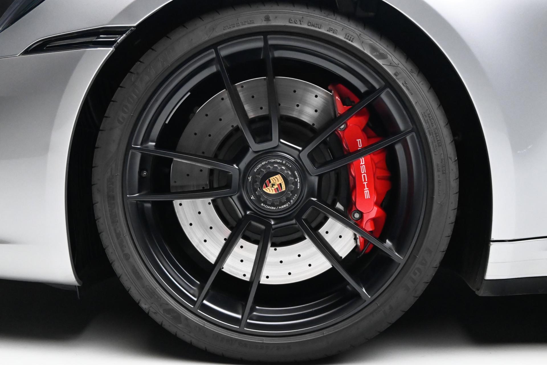 2022 Porsche 911 4 GTS photo 31