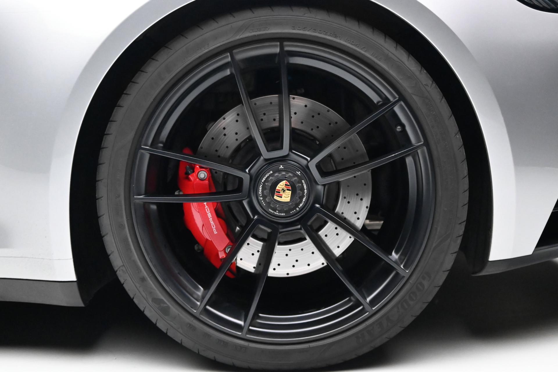 2022 Porsche 911 4 GTS photo 32