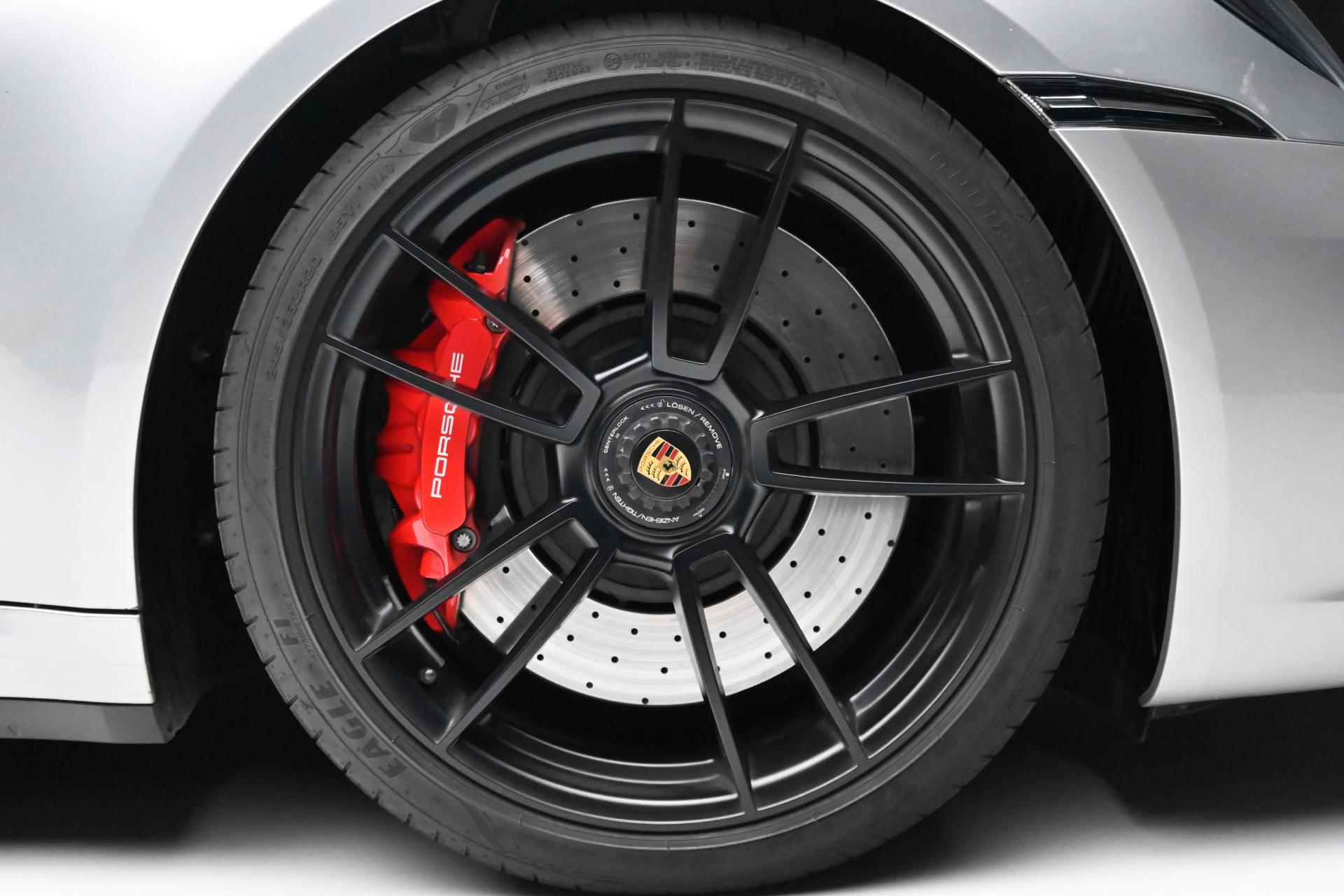 2022 Porsche 911 4 GTS photo 34